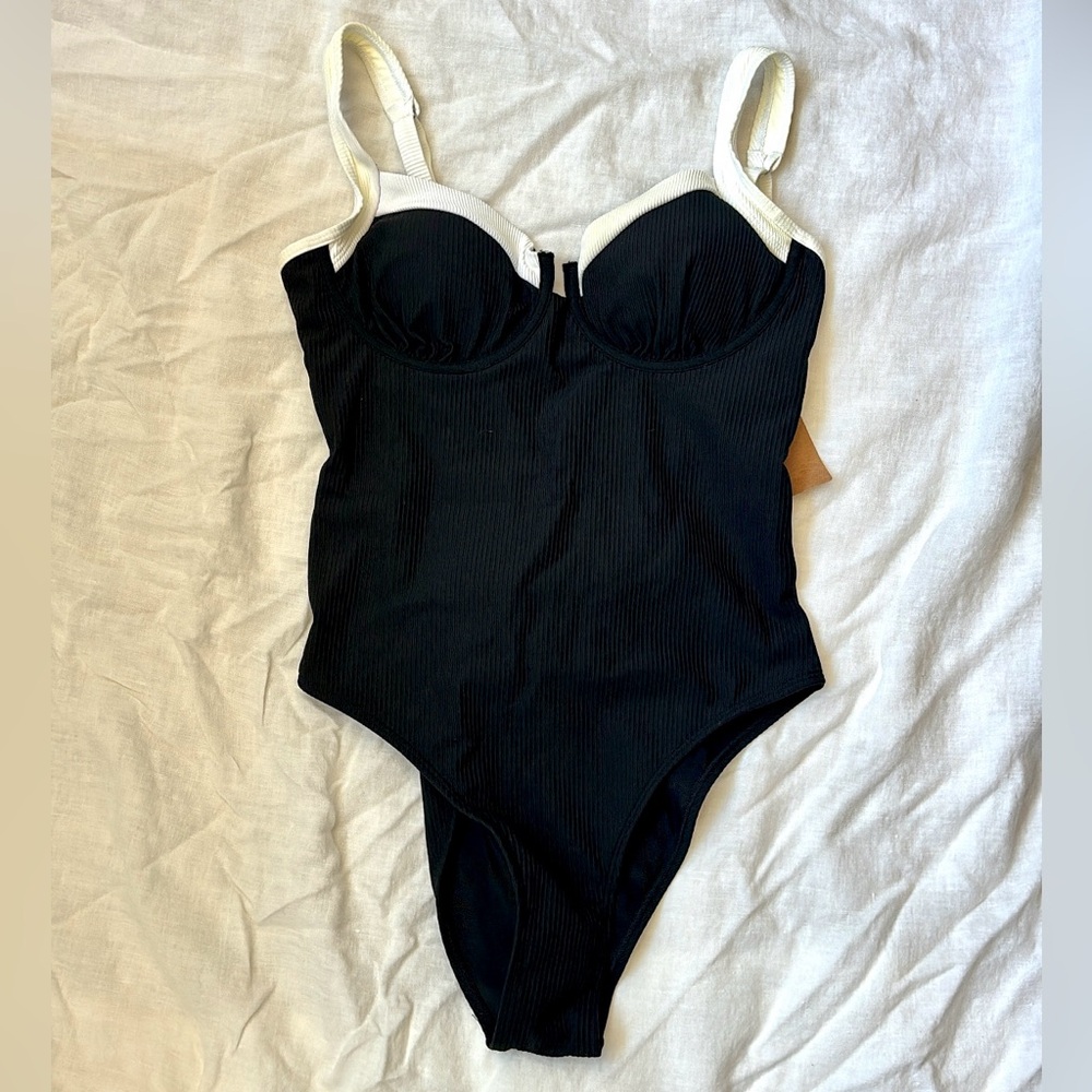 Berlook Contrast Trim Knotted One-Piece Swimsuit - Picture 2 of 10